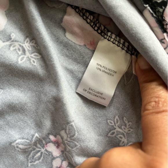 Black and Pink Floral Robe SZ M - Picture 3 of 3